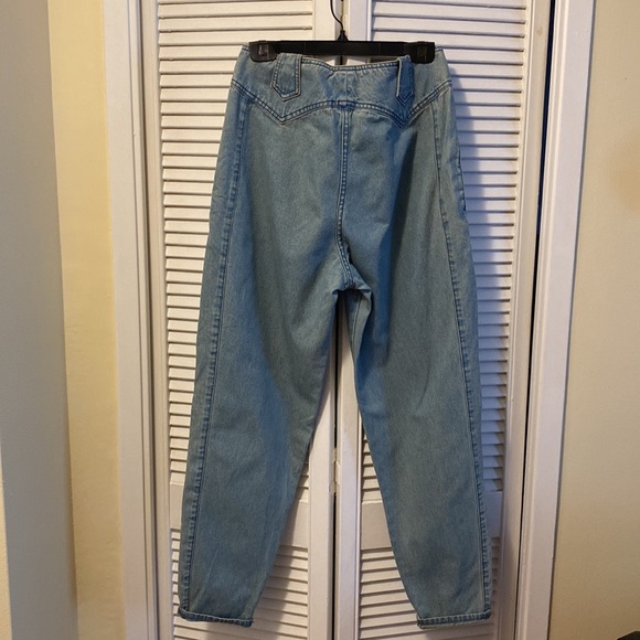 H&M Women’s Jeans. Size 8 - Picture 2 of 4